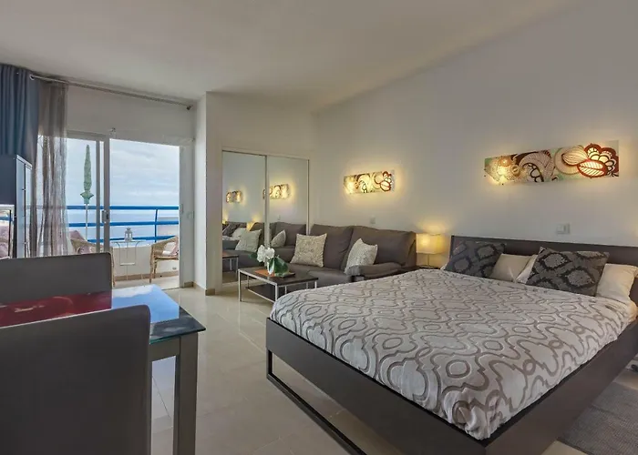 Adeje300, * Playa Paraiso (Tenerife)